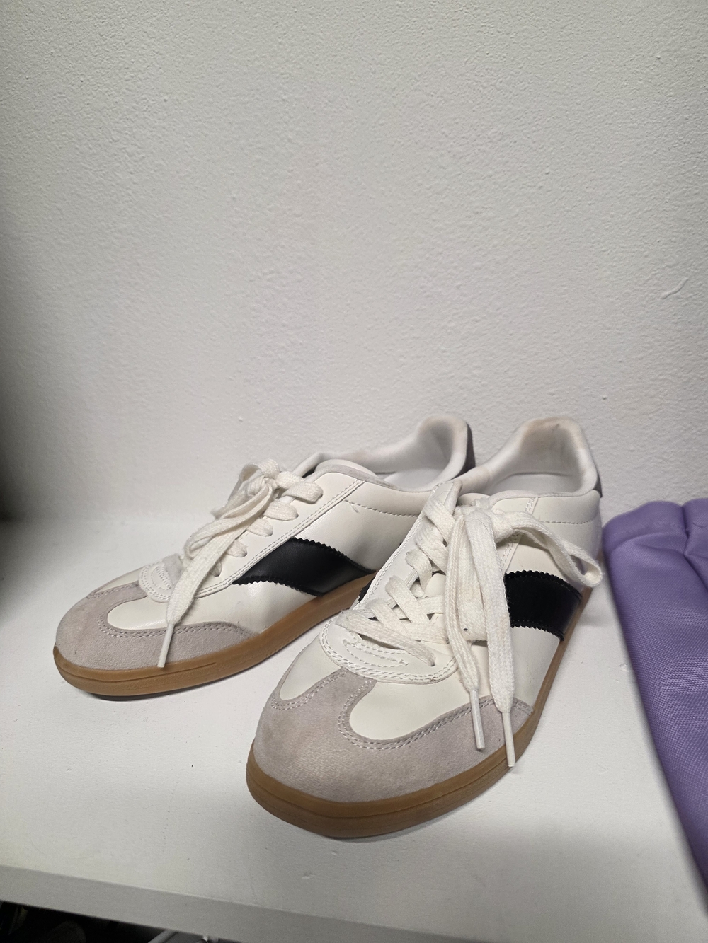 Universal Thread White Black Gum Sole Women's Sneakers